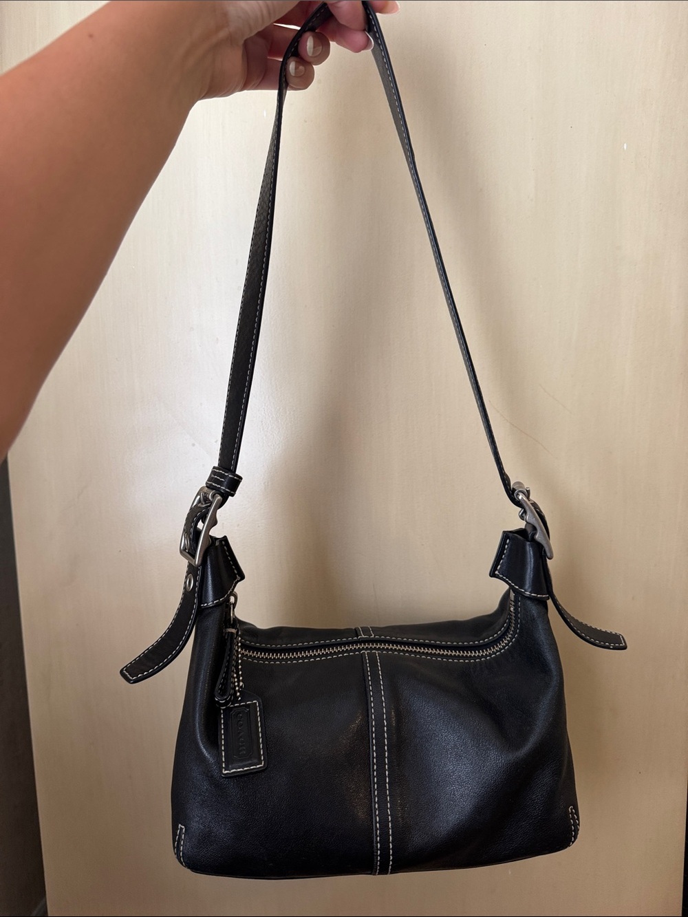 Coach Black Leather Shoulder Bag with White Contrast Stitching - Picture 2 of 9